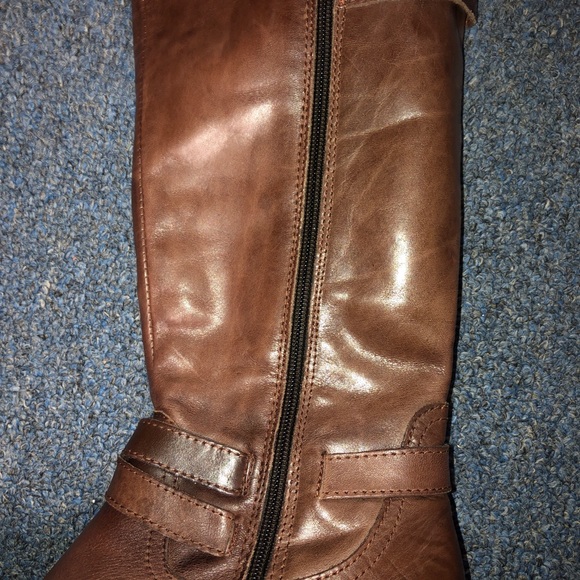 Boots - Picture 3 of 3